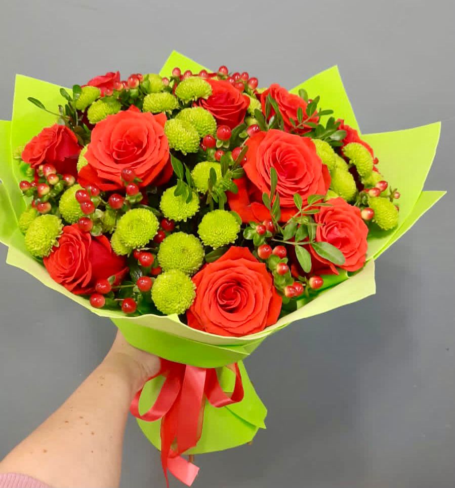 Букет цветов из: Хризантемы и Розы в Старобжегокай