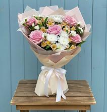 Букет цветов из:  Гвоздики, Орхидеи и Розы #REPLACE_PRED# Старобжегокай