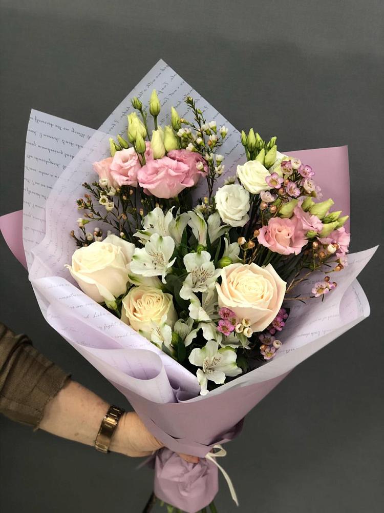 Букет цветов из: Альстромерии, Розы и Лизиантусы в Старобжегокай