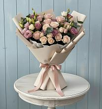 Букет цветов из:  Розы и Лизиантусы в Старобжегокай