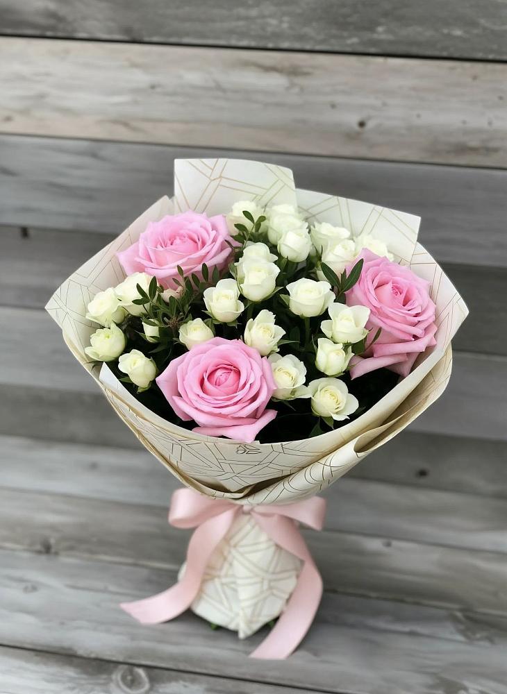 Букет цветов из: Розы в Старобжегокай