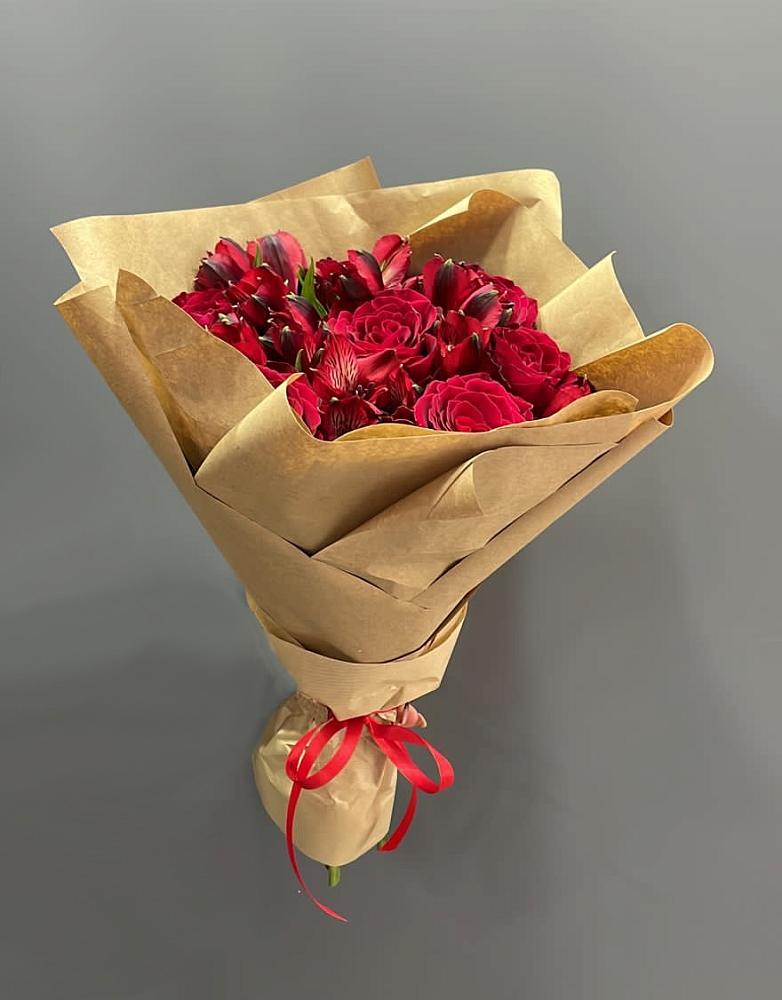 Букет цветов из: Альстромерии и Розы в Старобжегокай