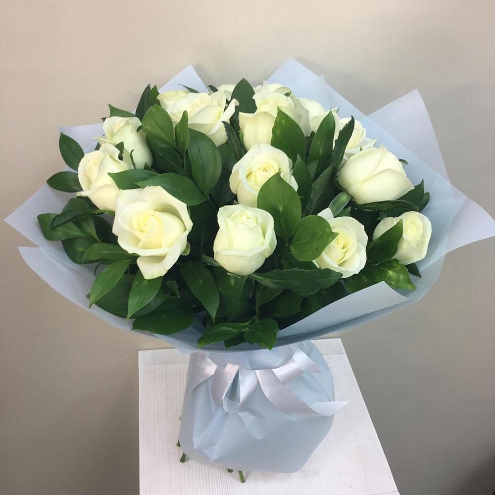 Букет 15 Белых роз Проуд в Старобжегокай