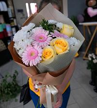 Букет цветов из:  Герберы, Розы и Хризантемы в Старобжегокай
