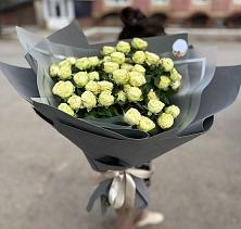 Букет Белые кустовые розы Солинеро в Старобжегокай