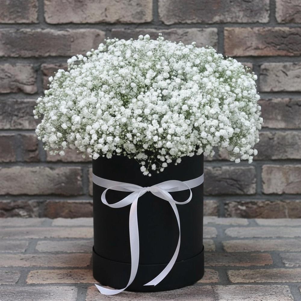 Цветочная композиция из Гипсофила в шляпной коробке в Старобжегокай