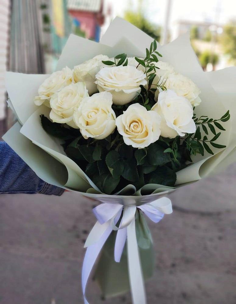Букет Белые розы Проуд в Старобжегокай