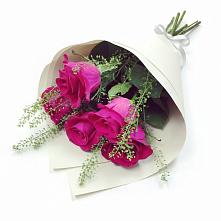 Букет цветов из:  Розы в Старобжегокай
