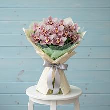 Букет цветов из:  Орхидеи и Розы в Старобжегокай