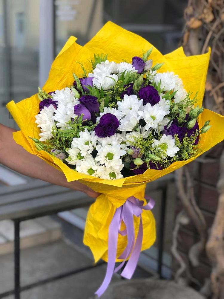 Букет цветов из: Ирисы, Хризантемы и Ромашки в Старобжегокай