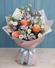 Букет цветов из:  Лизиантусы, Розы, Альстромерии и Гипсофила в Старобжегокай