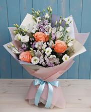 Букет цветов из:  Лизиантусы, Розы, Альстромерии и Гипсофила в Старобжегокай