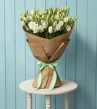 Букет цветов из:  Лизиантусы в Старобжегокай