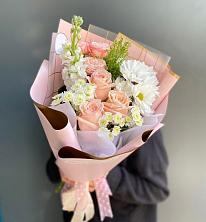 Букет цветов из:  Хризантемы и Розы в Старобжегокай