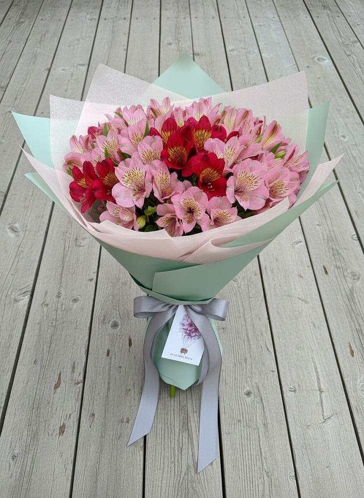 Букет цветов из: Альстромерии в Старобжегокай