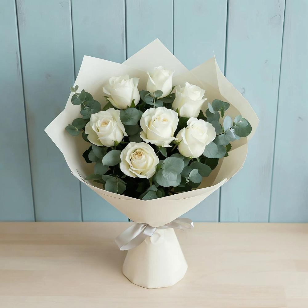 Букет Белые розы в Эвкалипте в Старобжегокай
