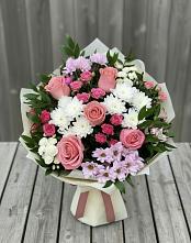 Букет цветов из:  Альстромерии, Гвоздики, Розы и Хризантемы в Старобжегокай