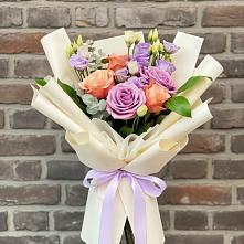 Букет цветов из:  Лизиантусы и Розы в Старобжегокай