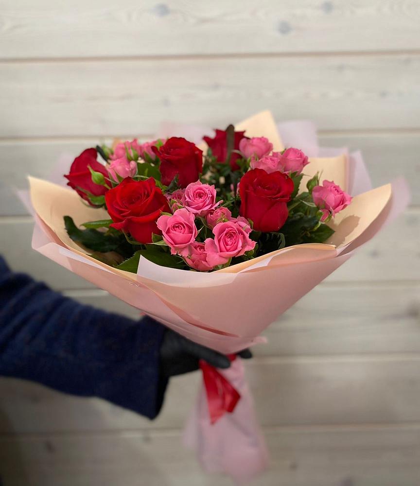 Букет цветов из: Розы в Старобжегокай