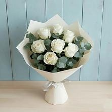 Букет Белые розы в Эвкалипте в Старобжегокай