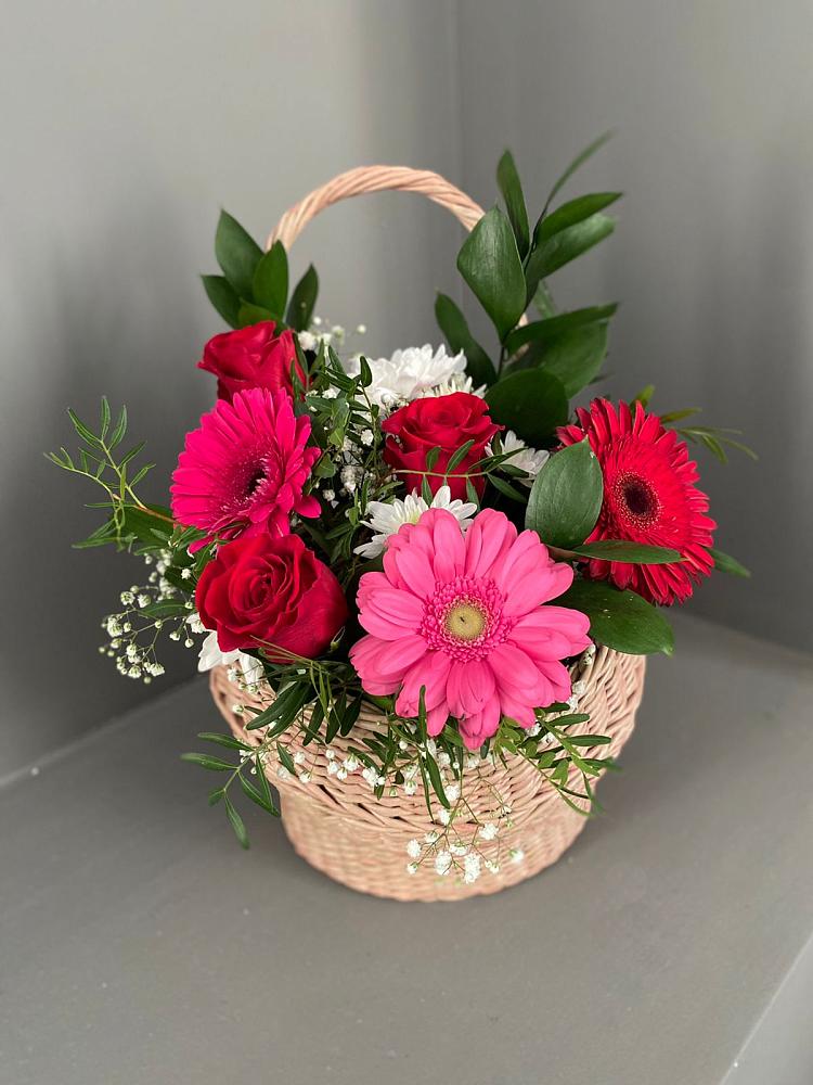 Цветочная композиция из Розы, Хризантемы и Герберы в корзине в Старобжегокай