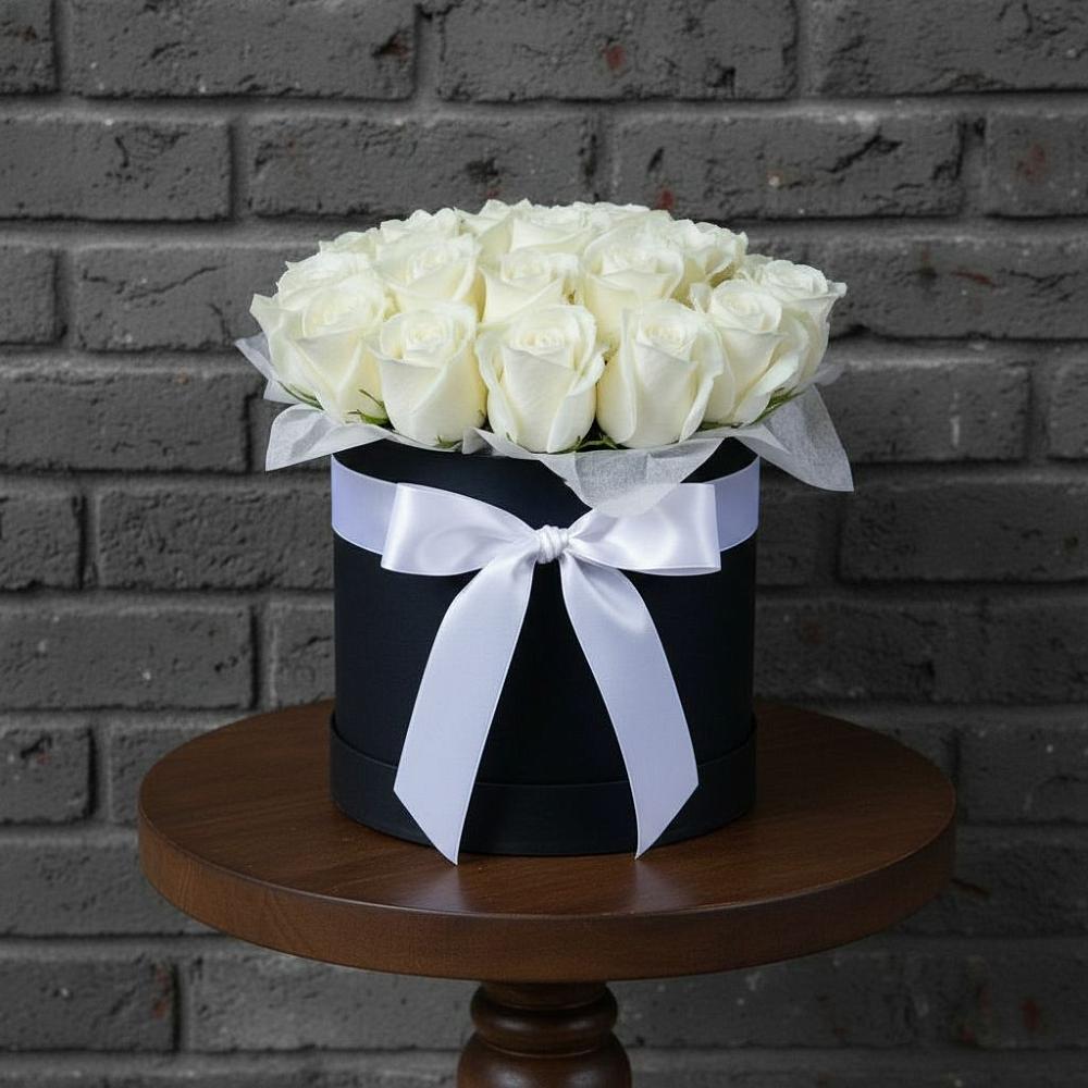 Цветочная композиция из Розы в шляпной коробке в Старобжегокай