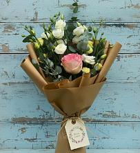 Букет цветов из:  Розы и Лизиантусы в Старобжегокай