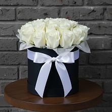 Цветочная композиция из Розы в шляпной коробке в Старобжегокай